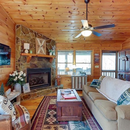 Blue Ridge Cozy Cabin In The Woods With Hot Tub! 외부 사진