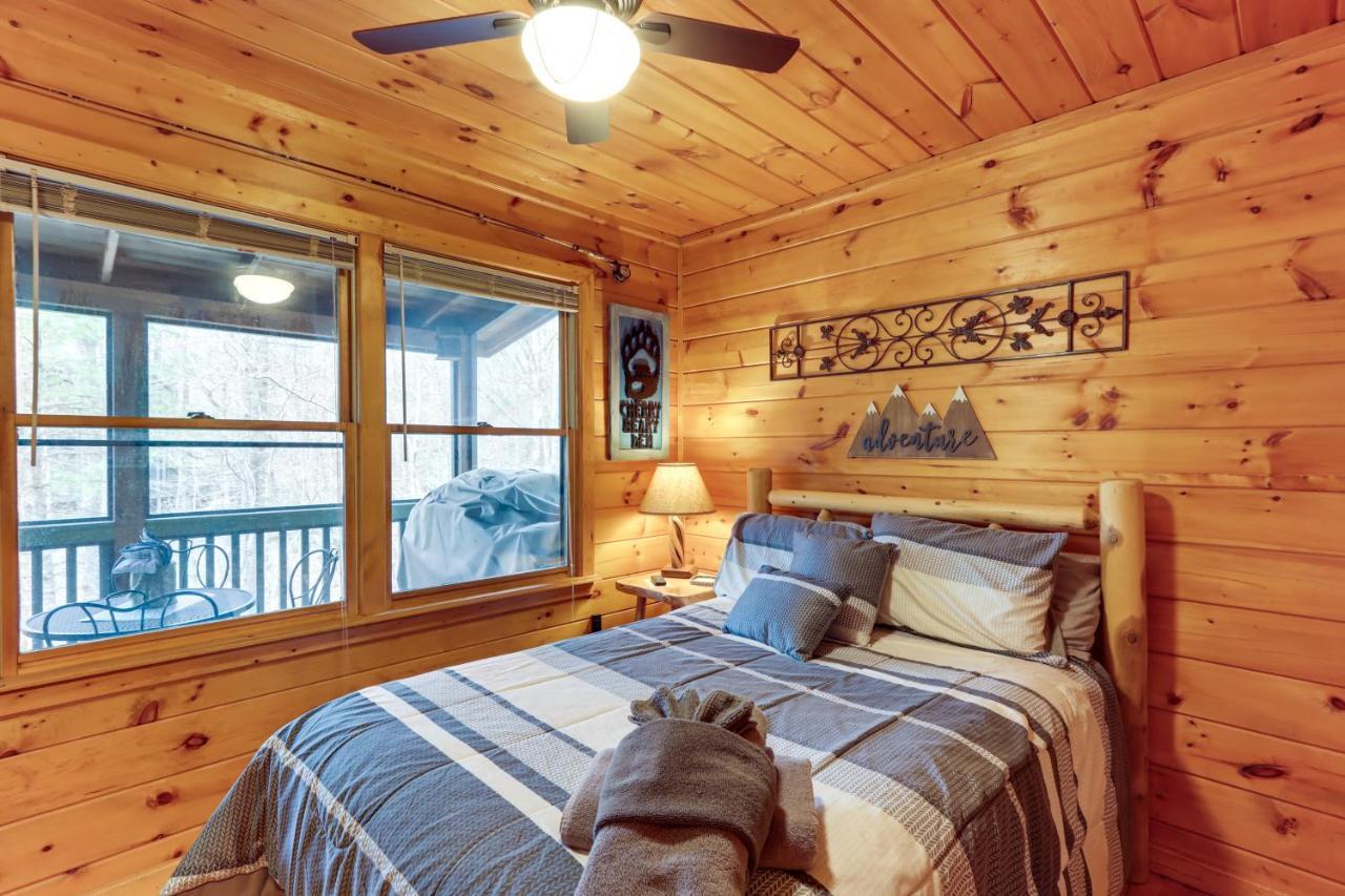 Blue Ridge Cozy Cabin In The Woods With Hot Tub! 외부 사진