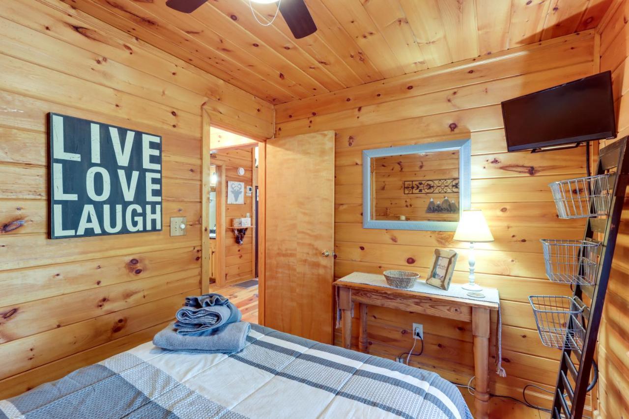 Blue Ridge Cozy Cabin In The Woods With Hot Tub! 외부 사진