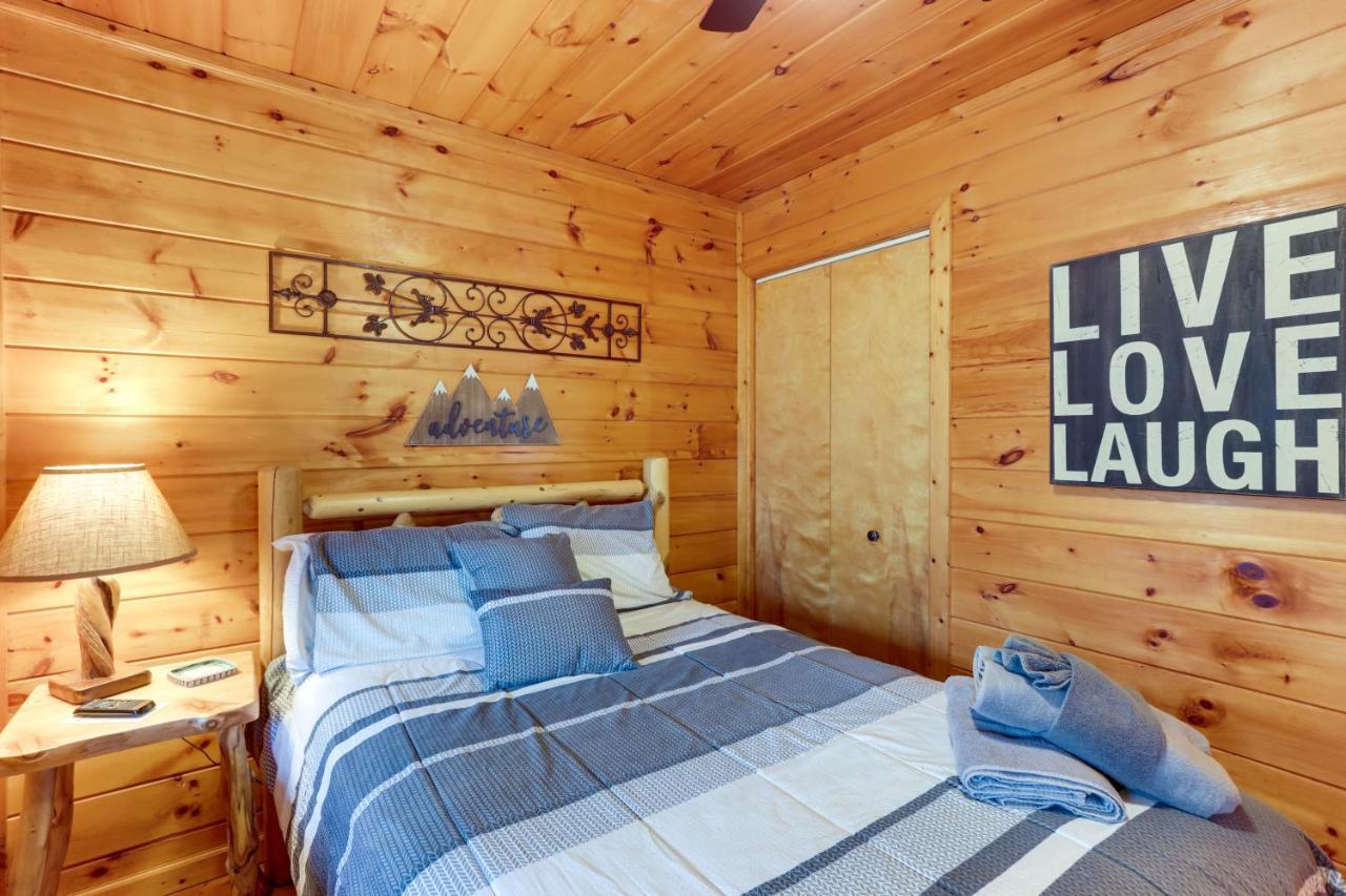 Blue Ridge Cozy Cabin In The Woods With Hot Tub! 외부 사진